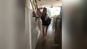 Webcam petite dildo