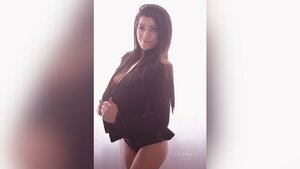Pregnant camgirl squirt