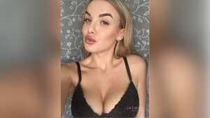 18yo girl webcam